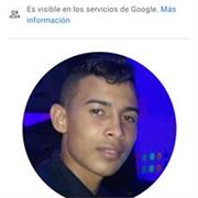 Profesor de educación física le doy clases a niños y jóvenes sobre la enseñanza de varios deportes